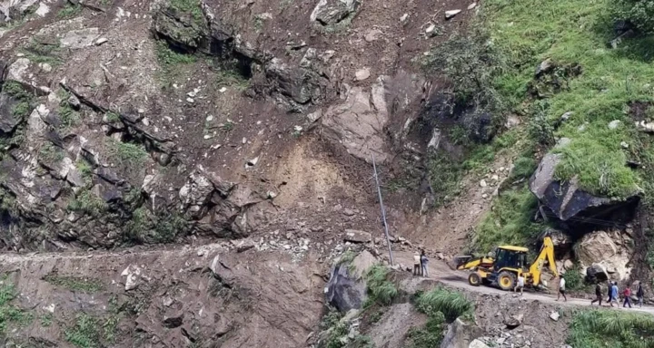 Lũ lụt, sạt lở kinh hoàng khiến 19 người thiệt mạng ở Ấn Độ, Nepal Lũ lụt, sạt lở kinh hoàng khiến 19 người thiệt mạng ở Ấn Độ, Nepal