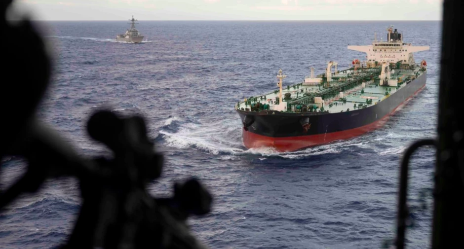 Lực lượng Mỹ ập lên kiểm tra tàu chở dầu Iran giữa đại dương Lực lượng Mỹ ập lên kiểm tra tàu chở dầu Iran giữa đại dương