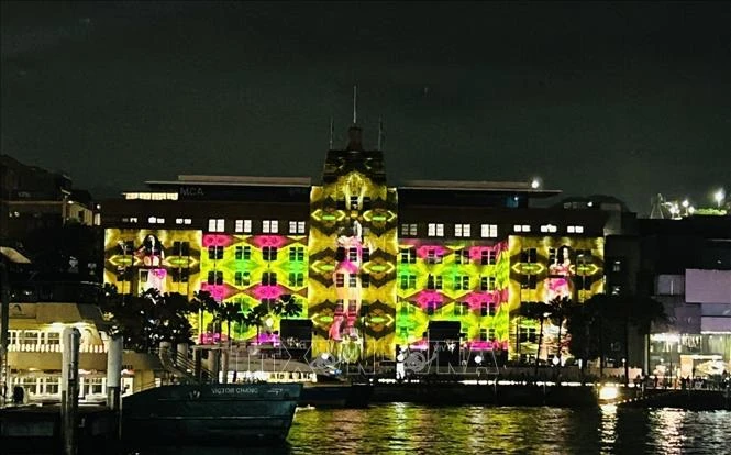 Lung linh sắc màu lễ hội ánh sáng Vivid Sydney 2026 Lung linh sắc màu lễ hội ánh sáng Vivid Sydney 2026
