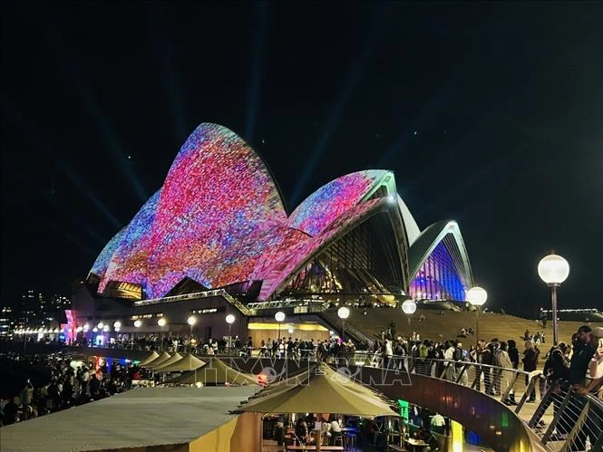 Lung linh sắc màu lễ hội ánh sáng Vivid Sydney 2026 Lung linh sắc màu lễ hội ánh sáng Vivid Sydney 2026