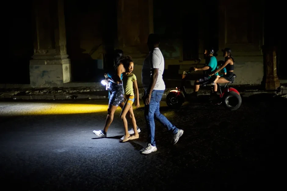 Lưới điện Cuba sụp đổ lần thứ hai trong vòng 1 tuần Lưới điện Cuba sụp đổ lần thứ hai trong vòng 1 tuần