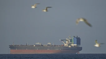 Lượt tàu qua Hormuz tăng mạnh sau khi Mỹ - Iran ký thỏa thuận