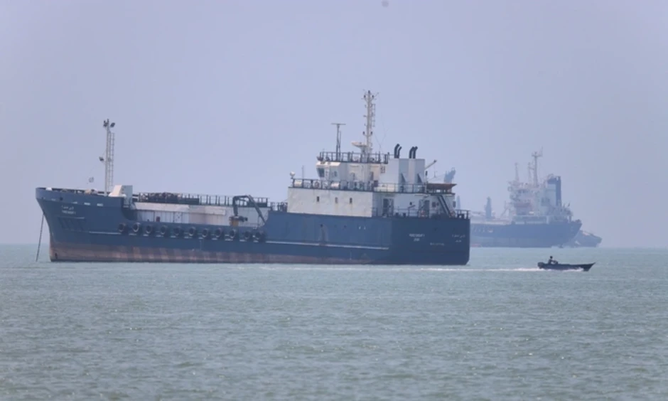 Lưu lượng tàu dầu qua eo biển Hormuz tăng