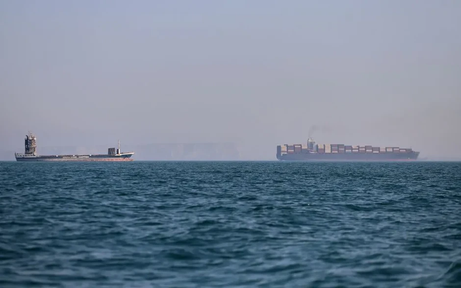 Lưu lượng tàu qua eo biển Hormuz tăng mạnh Lưu lượng tàu qua eo biển Hormuz tăng mạnh