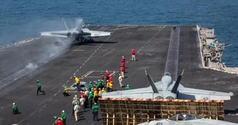 Mỹ bắn rơi loạt UAV tấn công của Iran gần eo biển Hormuz