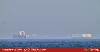 Mỹ bắt đầu hỗ trợ giải phóng các tàu mắc kẹt ở eo biển Hormuz