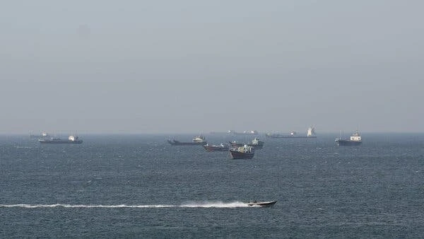 Mỹ buộc 27 tàu quay đầu từ khi phong tỏa eo biển Hormuz Mỹ buộc 27 tàu quay đầu từ khi phong tỏa eo biển Hormuz