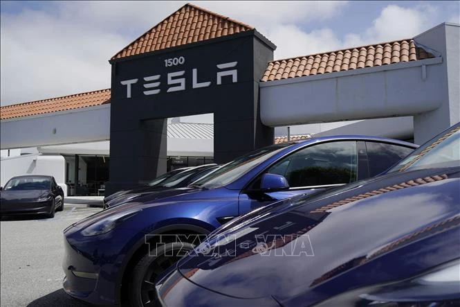 Mỹ buộc Tesla phải sửa lỗi đèn pha gây chói cho gần 20.000 xe Mỹ buộc Tesla phải sửa lỗi đèn pha gây chói cho gần 20.000 xe