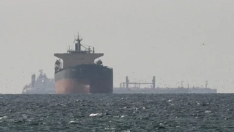 Mỹ cân nhắc áp phí qua eo biển Hormuz