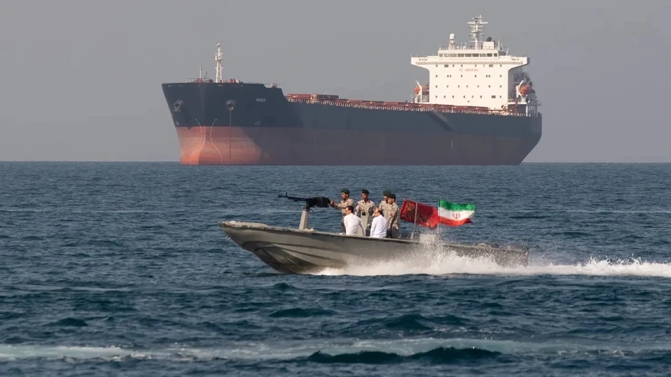 Mỹ cảnh báo hủy ngừng bắn nếu Iran không mở lại eo biển Hormuz Mỹ cảnh báo hủy ngừng bắn nếu Iran không mở lại eo biển Hormuz