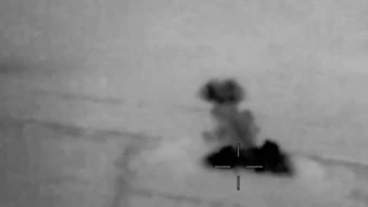 Mỹ công bố video tấn công kho tên lửa, UAV của Iran