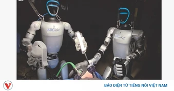 Mỹ dùng robot hình người của Trung Quốc thực hiện ca phẫu thuật lợn sống