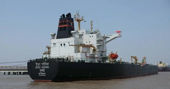 Mỹ hộ tống tàu qua eo biển Hormuz, Iran đáp trả