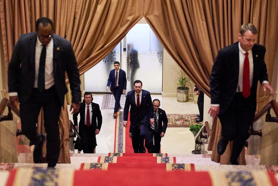 Mỹ-Iran bước vào vòng đàm phán thứ 2, eo biển Hormuz vẫn là điểm nghẽn Mỹ-Iran bước vào vòng đàm phán thứ 2, eo biển Hormuz vẫn là điểm nghẽn