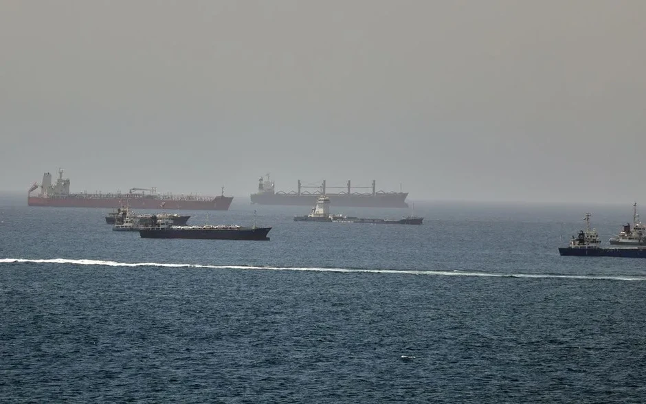 Mỹ, Iran cùng tuyên bố kiểm soát eo biển Hormuz Mỹ, Iran cùng tuyên bố kiểm soát eo biển Hormuz
