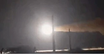 Mỹ - Iran dồn dập đấu súng ở eo biển Hormuz, Tehran cảnh báo nóng