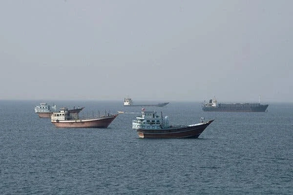 Mỹ - Iran: Nguy cơ xung đột rình rập, ai sẽ "chớp mắt" trước? Mỹ - Iran: Nguy cơ xung đột rình rập, ai sẽ "chớp mắt" trước?