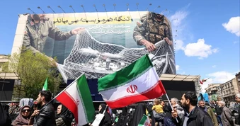 Mỹ, Iran tập kích lẫn nhau; Tehran cáo buộc Washington vi phạm thỏa thuận ngừng bắn