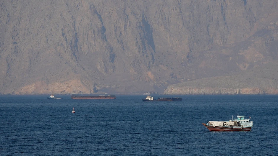 Mỹ - Iran tiếp tục căng thẳng, tàu chở dầu phát nổ tại vịnh Oman Mỹ - Iran tiếp tục căng thẳng, tàu chở dầu phát nổ tại vịnh Oman