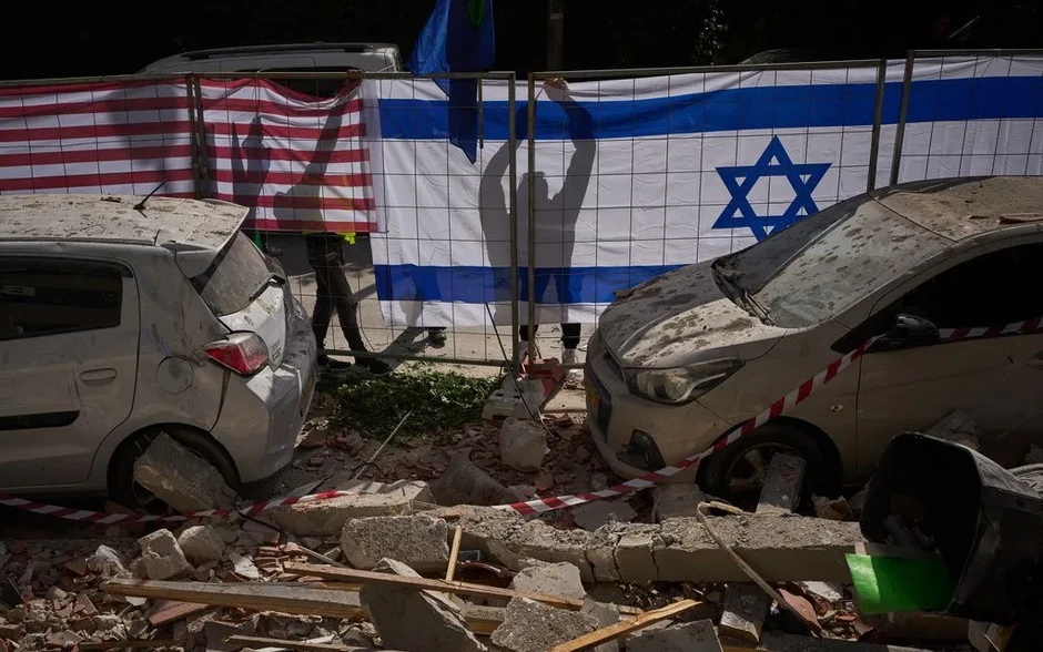 Mỹ - Israel và Iran gia tăng tấn công vào các cơ sở năng lượng Mỹ - Israel và Iran gia tăng tấn công vào các cơ sở năng lượng