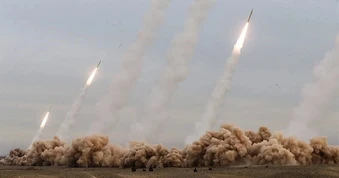 Mỹ không kích dồn dập, Iran lập tức đáp trả
