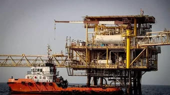 Mỹ lần đầu để Iran bán dầu bằng USD sau nhiều thập kỷ