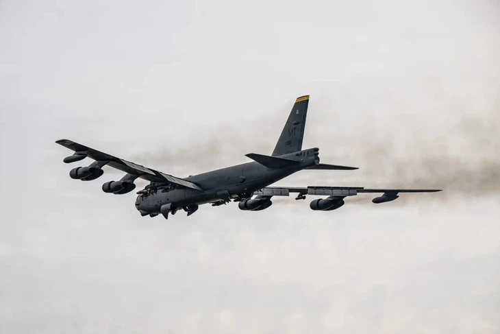 Mỹ lần đầu điều B-52 bay qua Iran, tuyên bố áp đảo không phận Mỹ lần đầu điều B-52 bay qua Iran, tuyên bố áp đảo không phận
