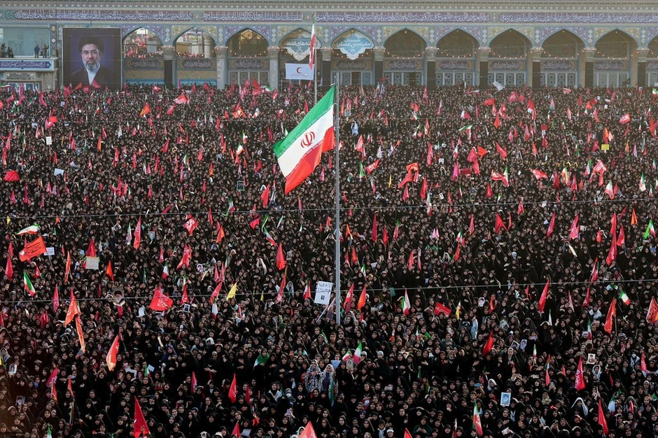 Mỹ mở đợt không kích mới vào Iran sau khi ba tàu chở dầu bị tấn công Mỹ mở đợt không kích mới vào Iran sau khi ba tàu chở dầu bị tấn công