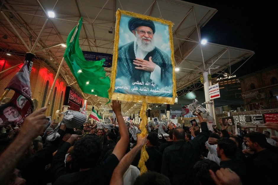 Mỹ mở đợt không kích mới vào Iran sau khi ba tàu chở dầu bị tấn công Mỹ mở đợt không kích mới vào Iran sau khi ba tàu chở dầu bị tấn công