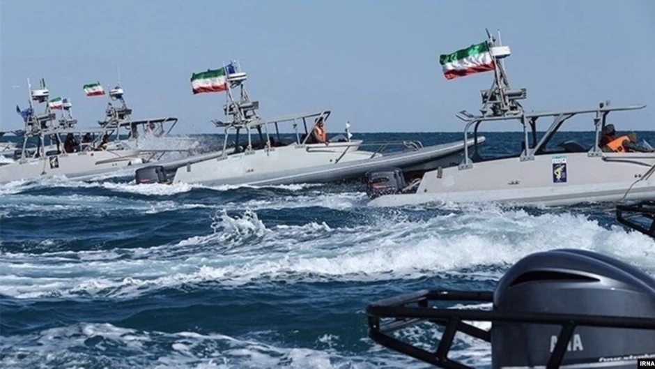 Mỹ nổ súng gần eo biển Hormuz, Iran đáp trả cứng rắn “tối hậu thư” Mỹ nổ súng gần eo biển Hormuz, Iran đáp trả cứng rắn “tối hậu thư”