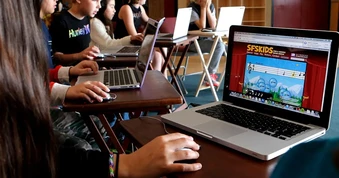 Mỹ rà soát toàn diện chương trình internet học đường