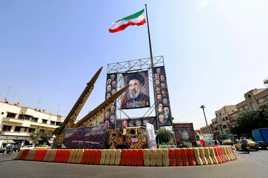Mỹ ra thông báo khẩn chuẩn bị nối lại các cuộc tấn công toàn diện nhằm vào Iran Mỹ ra thông báo khẩn chuẩn bị nối lại các cuộc tấn công toàn diện nhằm vào Iran