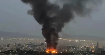 Mỹ tấn công cơ sở quân sự Iran, nổ liên tiếp gần eo biển Hormuz