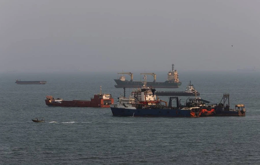 Mỹ thiết lập hành lang ở eo biển Hormuz để vận chuyển dầu bí mật Mỹ thiết lập hành lang ở eo biển Hormuz để vận chuyển dầu bí mật