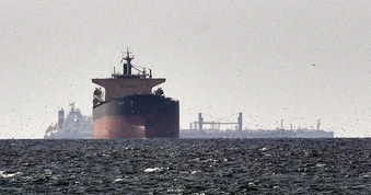 Mỹ tìm cách viết lại luật chơi, thách thức Iran ở "yết hầu" Hormuz
