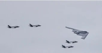 Mỹ triển khai chiến đấu cơ F-22, hàng chục máy bay tiếp nhiên liệu khắp Israel