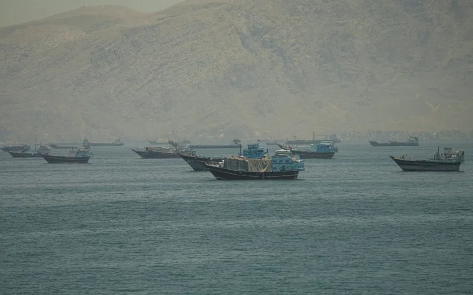 Mỹ trừng phạt cơ quan kiểm soát eo biển Hormuz của Iran Mỹ trừng phạt cơ quan kiểm soát eo biển Hormuz của Iran