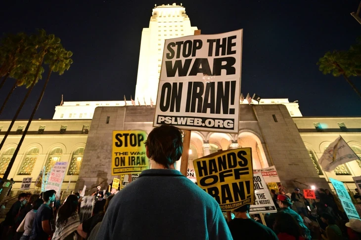 Mỹ tuyên bố đã phá hủy các cơ sở chỉ huy của quân đội Iran Mỹ tuyên bố đã phá hủy các cơ sở chỉ huy của quân đội Iran