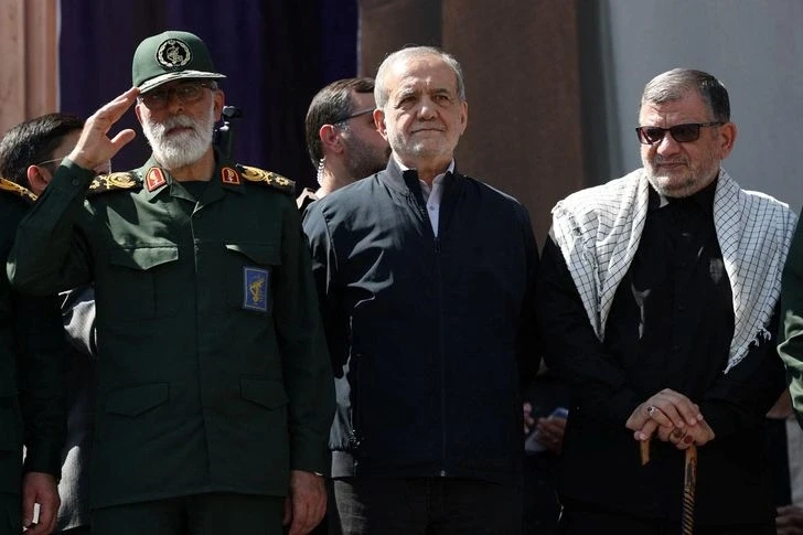 Mỹ và Iran đàm phán lộ trình từng bước mở lại eo biển Hormuz Mỹ và Iran đàm phán lộ trình từng bước mở lại eo biển Hormuz