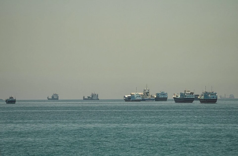 Mỹ và Iran dừng giao tranh, 5 tàu chở khí LNG vượt eo Hormuz Mỹ và Iran dừng giao tranh, 5 tàu chở khí LNG vượt eo Hormuz