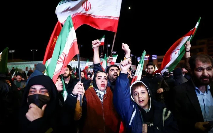 Mỹ và Iran mạnh miệng 'dùng biện pháp mạnh' nếu đàm phán không thành Mỹ và Iran mạnh miệng 'dùng biện pháp mạnh' nếu đàm phán không thành