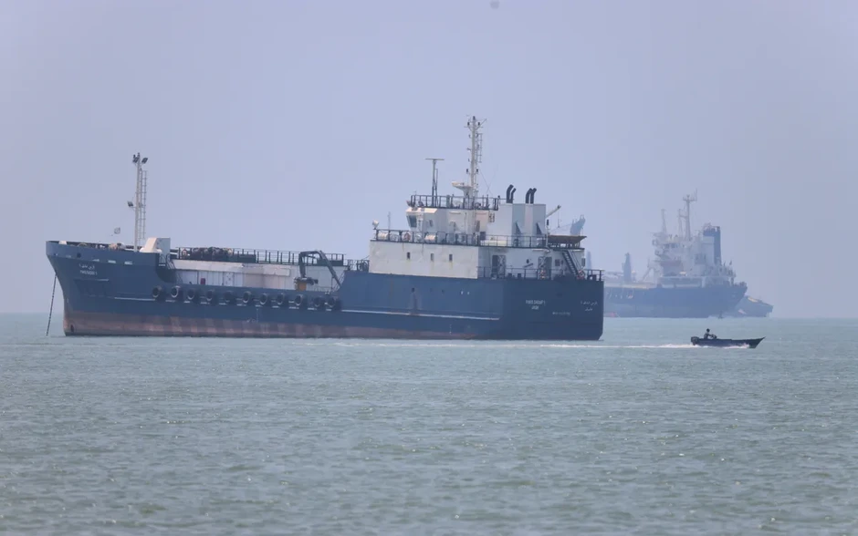 Mỹ và Iran tuyên bố trái ngược về eo biển Hormuz Mỹ và Iran tuyên bố trái ngược về eo biển Hormuz