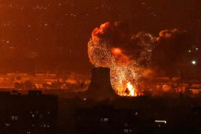 Mỹ và Israel có thể sắp tung đòn mạnh, Iran dọa đánh hiểm Mỹ và Israel có thể sắp tung đòn mạnh, Iran dọa đánh hiểm