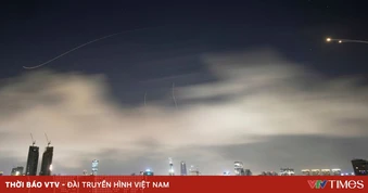 Mảnh vỡ từ tên lửa Iran trúng tòa nhà Lãnh sự Mỹ tại Israel