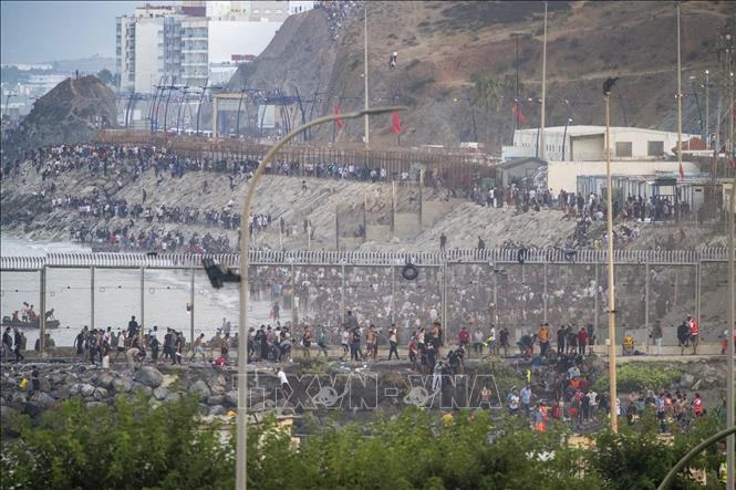 Maroc cáo buộc Tây Ban Nha hành hung người di cư, nhắc lại yêu sách chủ quyền Maroc cáo buộc Tây Ban Nha hành hung người di cư, nhắc lại yêu sách chủ quyền