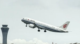 Máy bay 'Made in China' thực hiện chuyến bay thương mại quốc tế đầu tiên