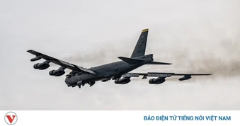 Máy bay ném bom B-52 Mỹ lần đầu hoạt động trên không phận Iran