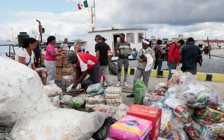 Mexico nói 2 tàu viện trợ mất liên lạc khi trên đường tới Cuba Mexico nói 2 tàu viện trợ mất liên lạc khi trên đường tới Cuba