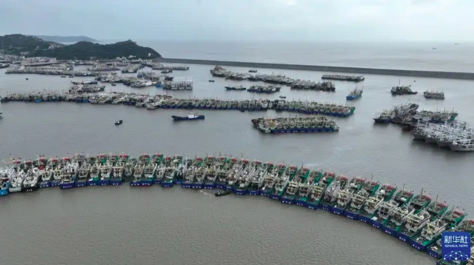 Miền Đông Trung Quốc ứng phó khẩn cấp với bão Dolphin Miền Đông Trung Quốc ứng phó khẩn cấp với bão Dolphin