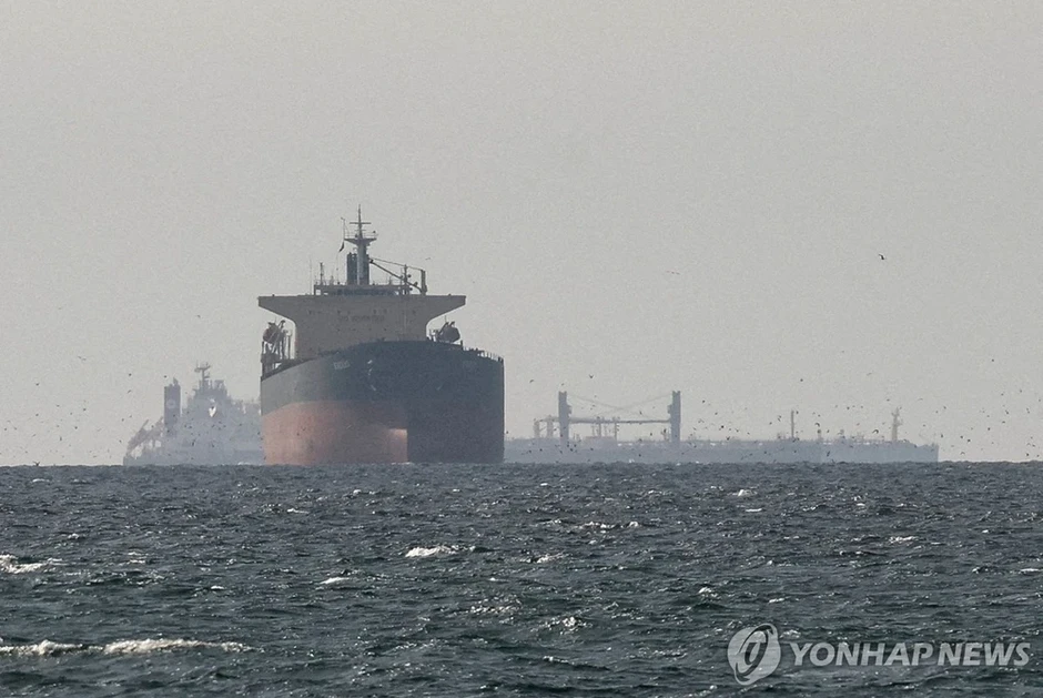 Mỗi ngày bao nhiêu tàu qua được eo biển Hormuz, của những nước nào? Mỗi ngày bao nhiêu tàu qua được eo biển Hormuz, của những nước nào?